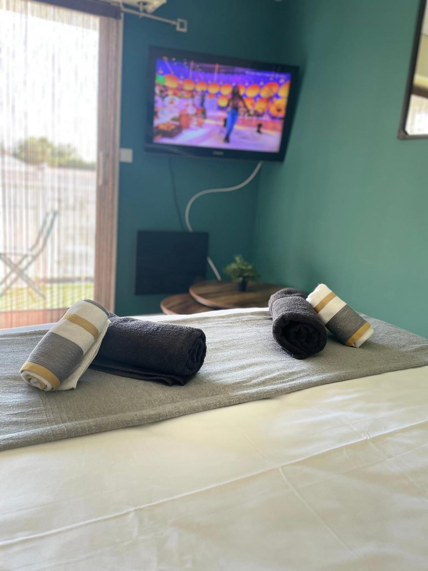 Studio En Residence La Baie De L Adon 생 질 크루아 드 비 외부 사진